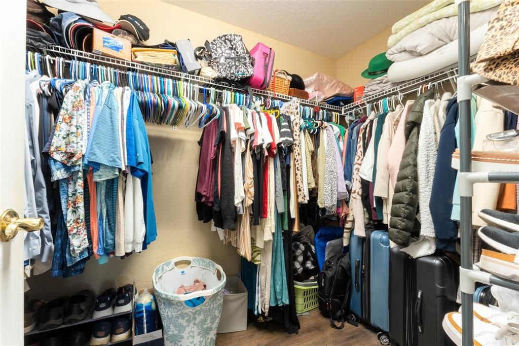 Activo con contrato: $500,000 (4 camas, 3 baños, 2334 Pies cuadrados)