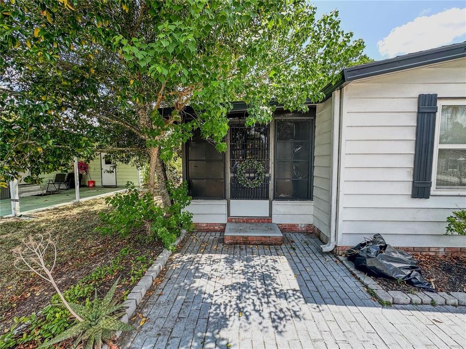 For Sale: $148,000 (2 beds, 2 baths, 1092 Square Feet)