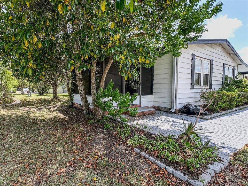 For Sale: $148,000 (2 beds, 2 baths, 1092 Square Feet)
