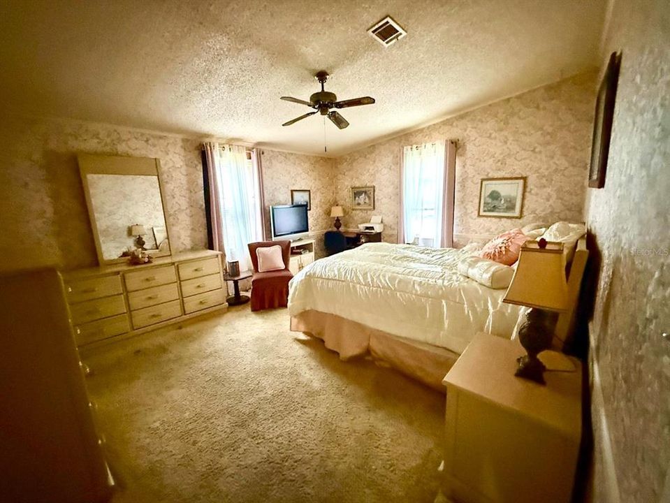 For Sale: $148,000 (2 beds, 2 baths, 1092 Square Feet)