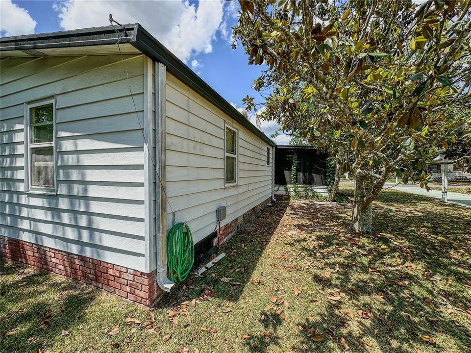 For Sale: $148,000 (2 beds, 2 baths, 1092 Square Feet)