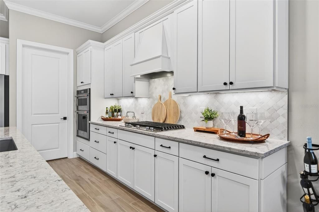 Activo con contrato: $789,900 (3 camas, 2 baños, 2075 Pies cuadrados)