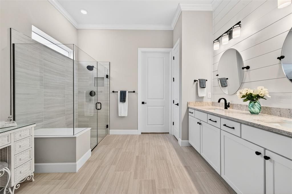 Activo con contrato: $789,900 (3 camas, 2 baños, 2075 Pies cuadrados)