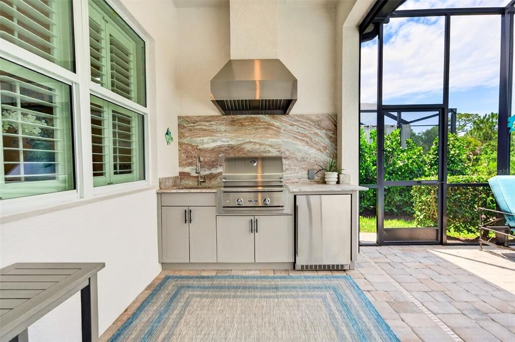 Activo con contrato: $789,900 (3 camas, 2 baños, 2075 Pies cuadrados)