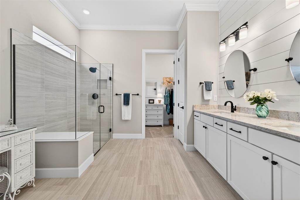 Activo con contrato: $789,900 (3 camas, 2 baños, 2075 Pies cuadrados)