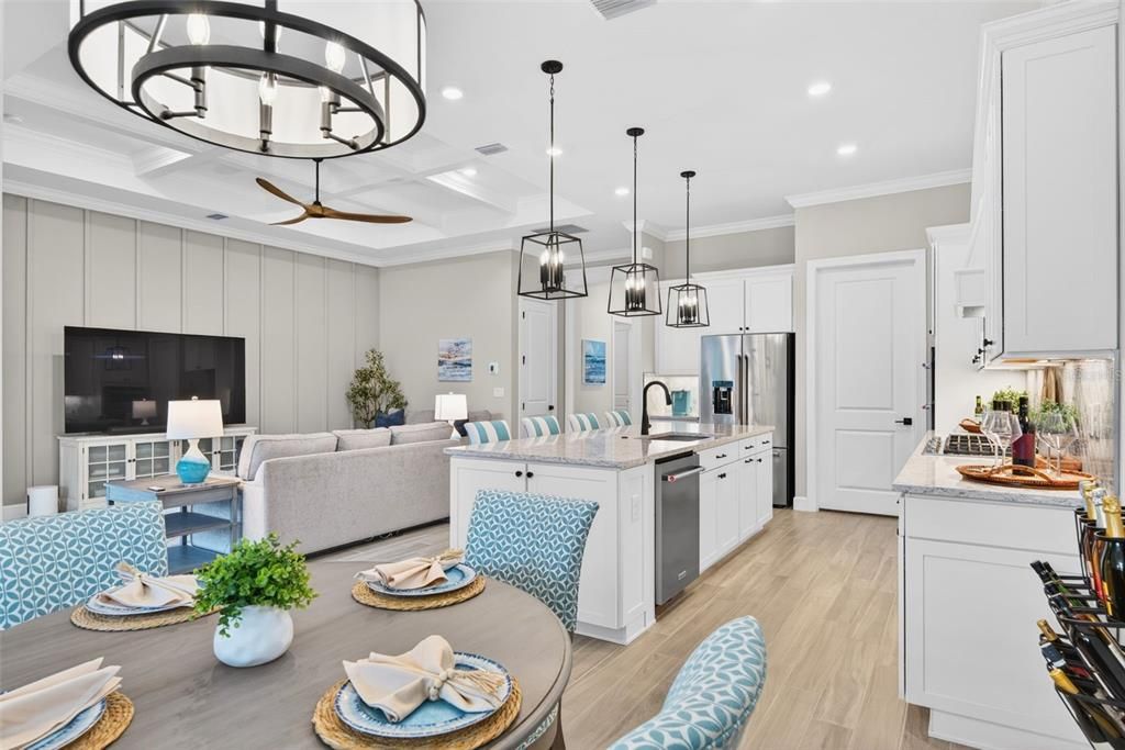 Activo con contrato: $789,900 (3 camas, 2 baños, 2075 Pies cuadrados)