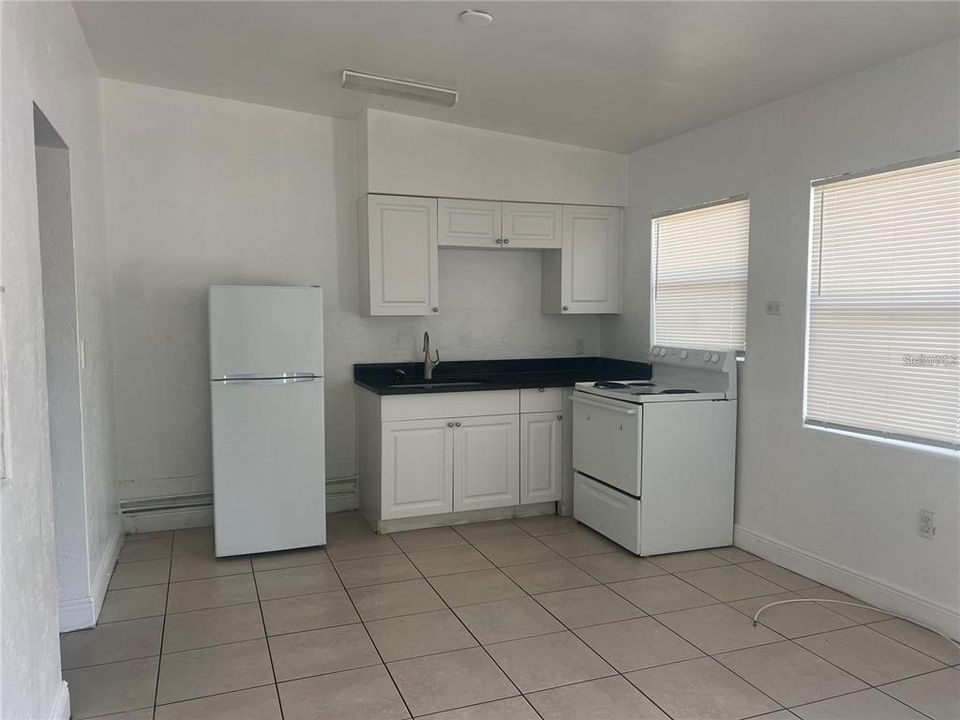 Active With Contract: $214,000 (2 beds, 0 baths, 912 Square Feet)