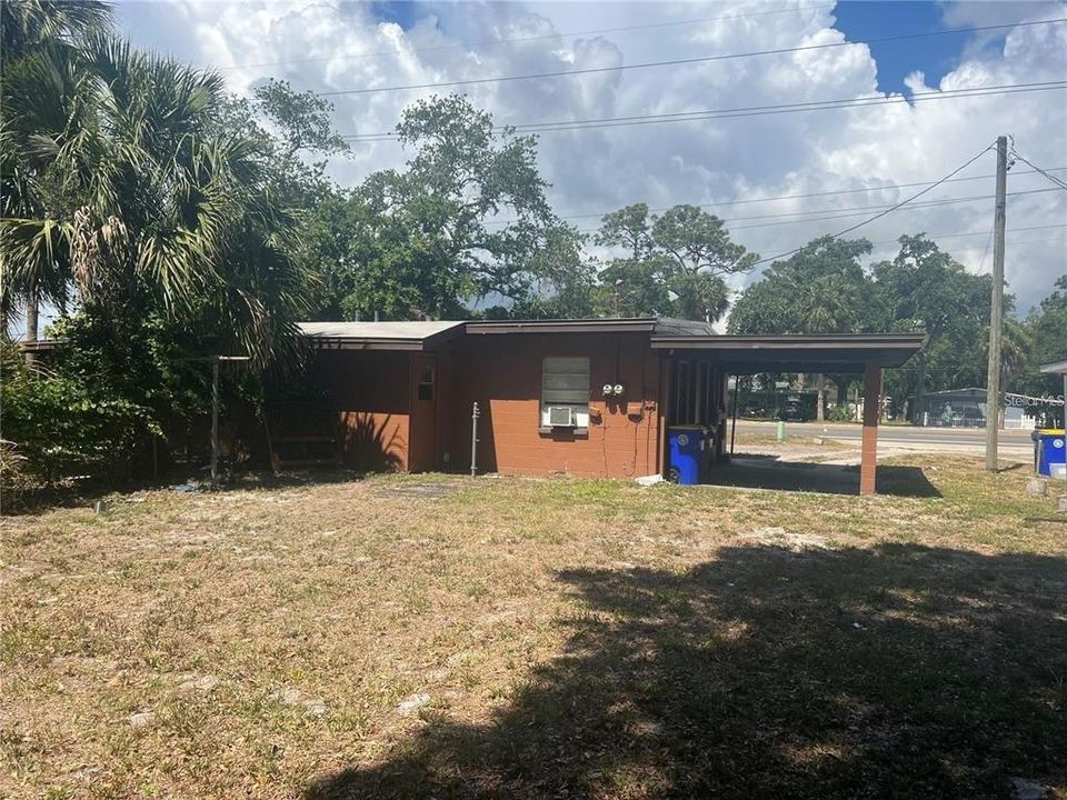 Active With Contract: $214,000 (2 beds, 0 baths, 912 Square Feet)