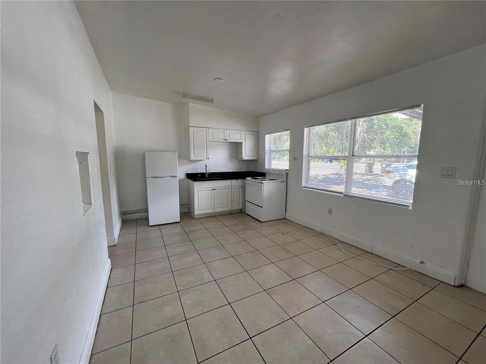 Active With Contract: $214,000 (2 beds, 0 baths, 912 Square Feet)