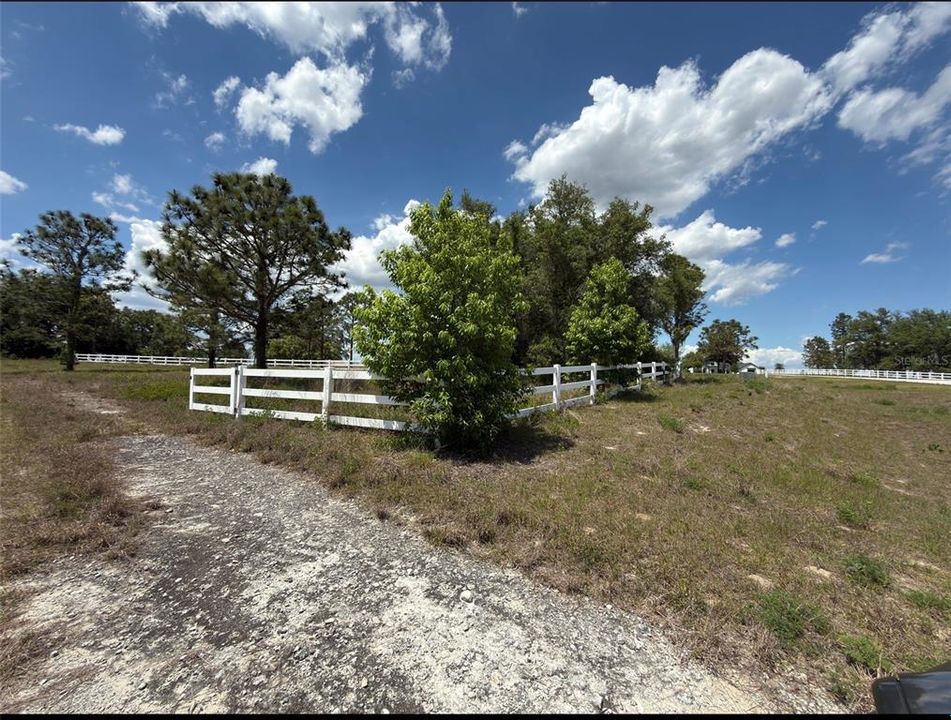 En Venta: $325,000 (5.02 acres)