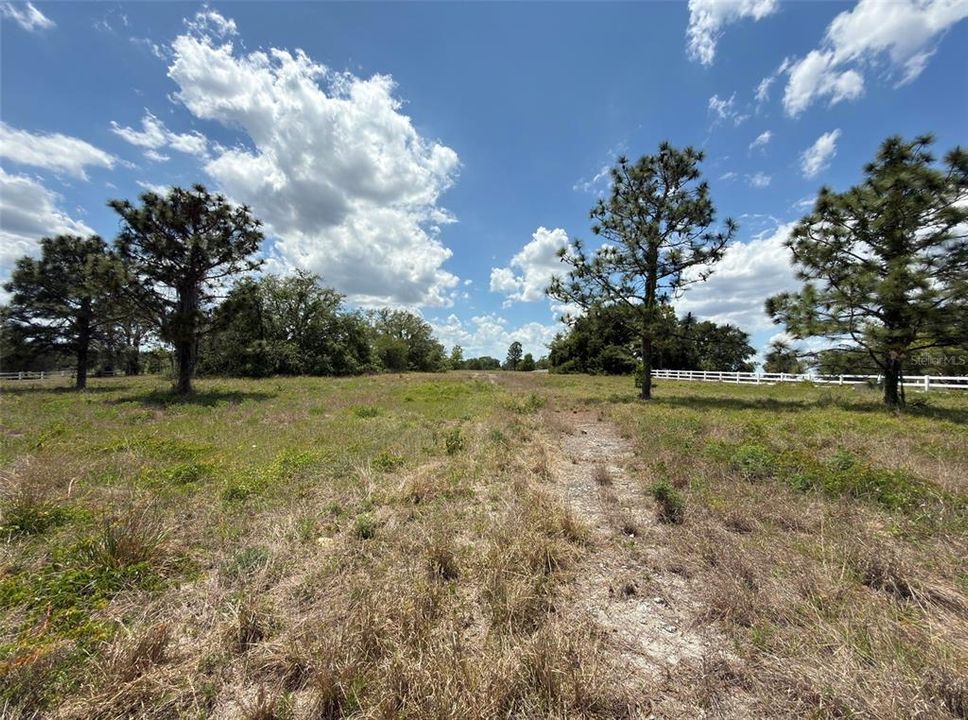 En Venta: $325,000 (5.02 acres)