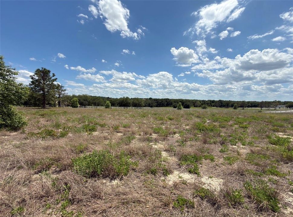 En Venta: $325,000 (5.02 acres)
