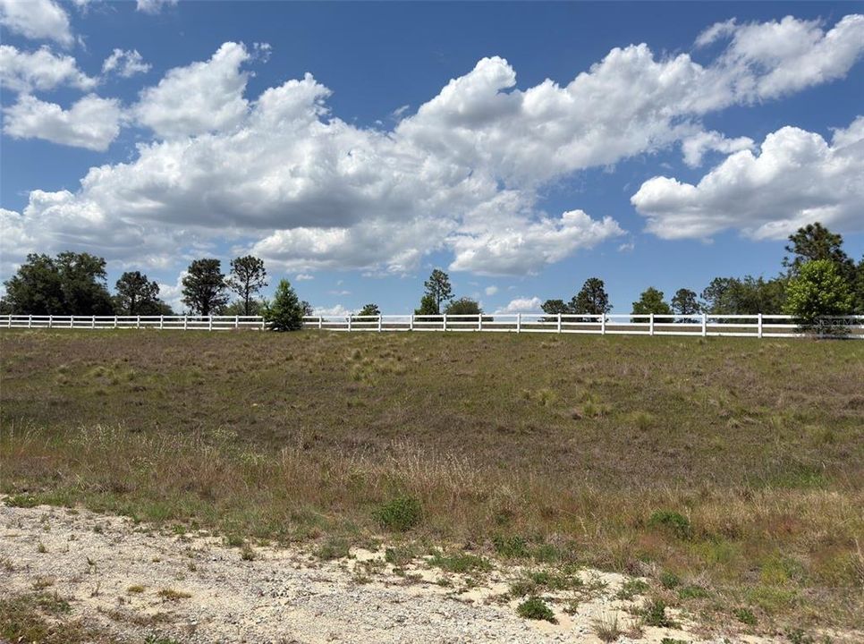 En Venta: $325,000 (5.02 acres)
