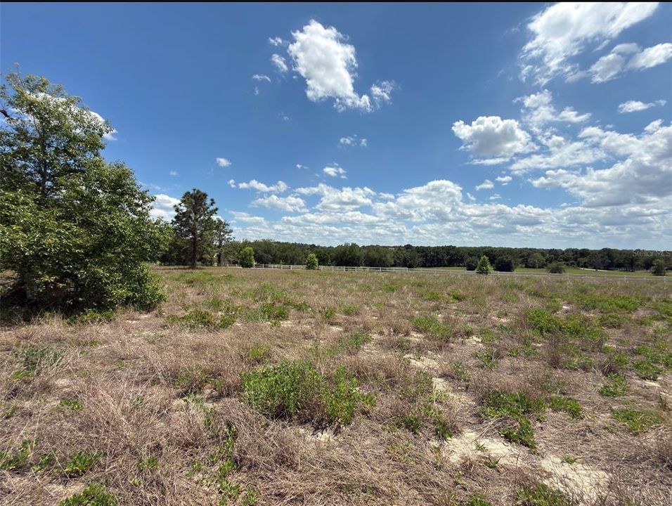 En Venta: $325,000 (5.02 acres)