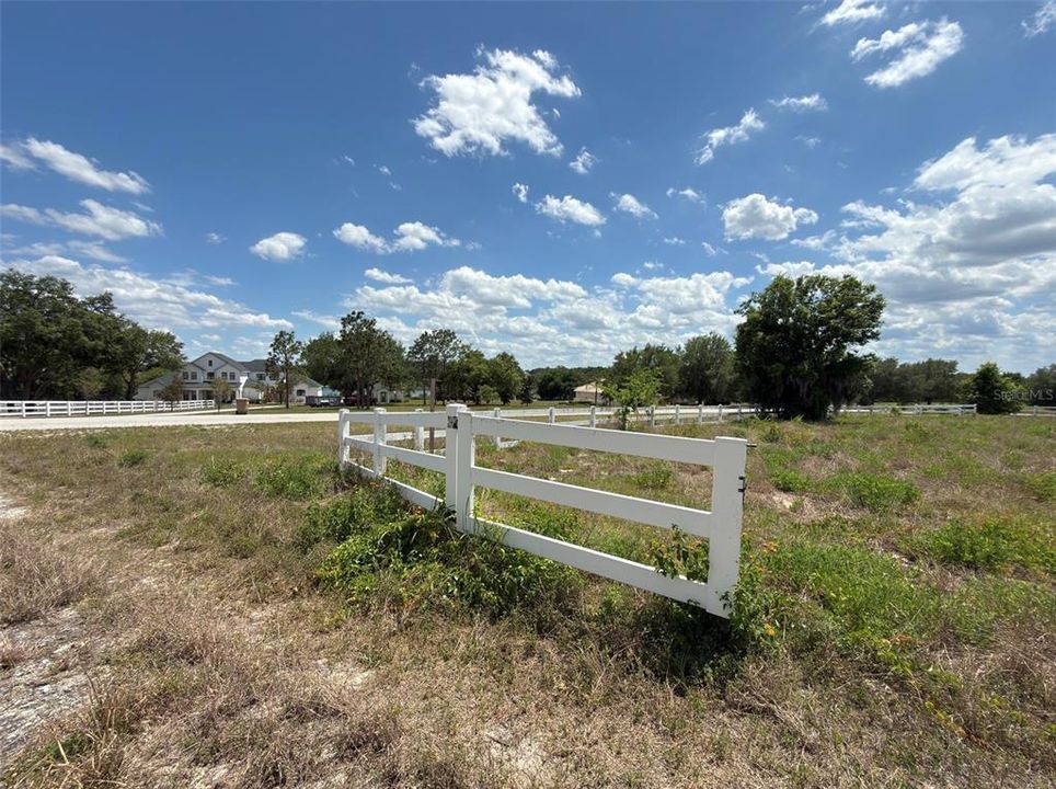 En Venta: $325,000 (5.02 acres)