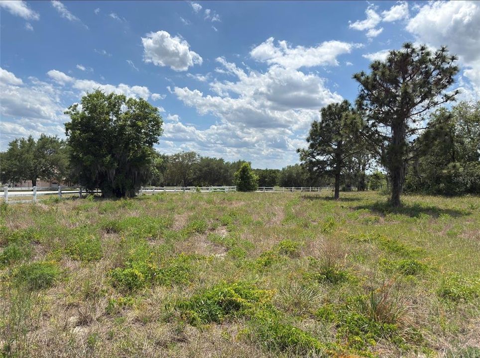 En Venta: $325,000 (5.02 acres)