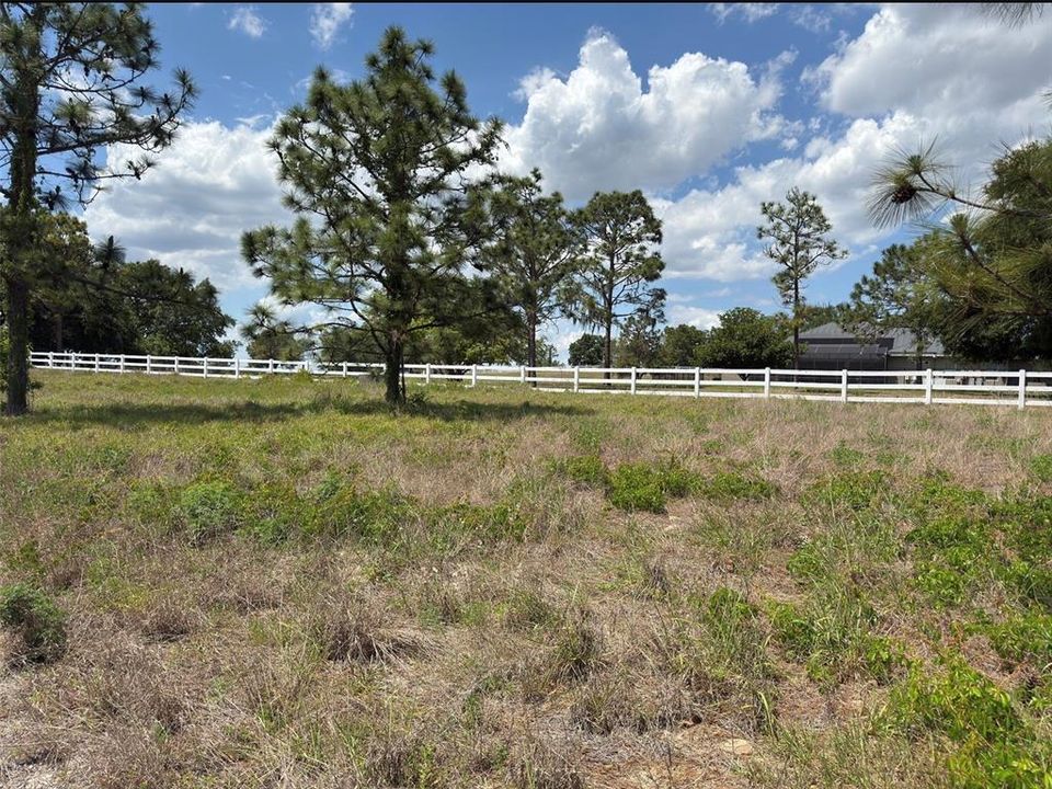 En Venta: $325,000 (5.02 acres)