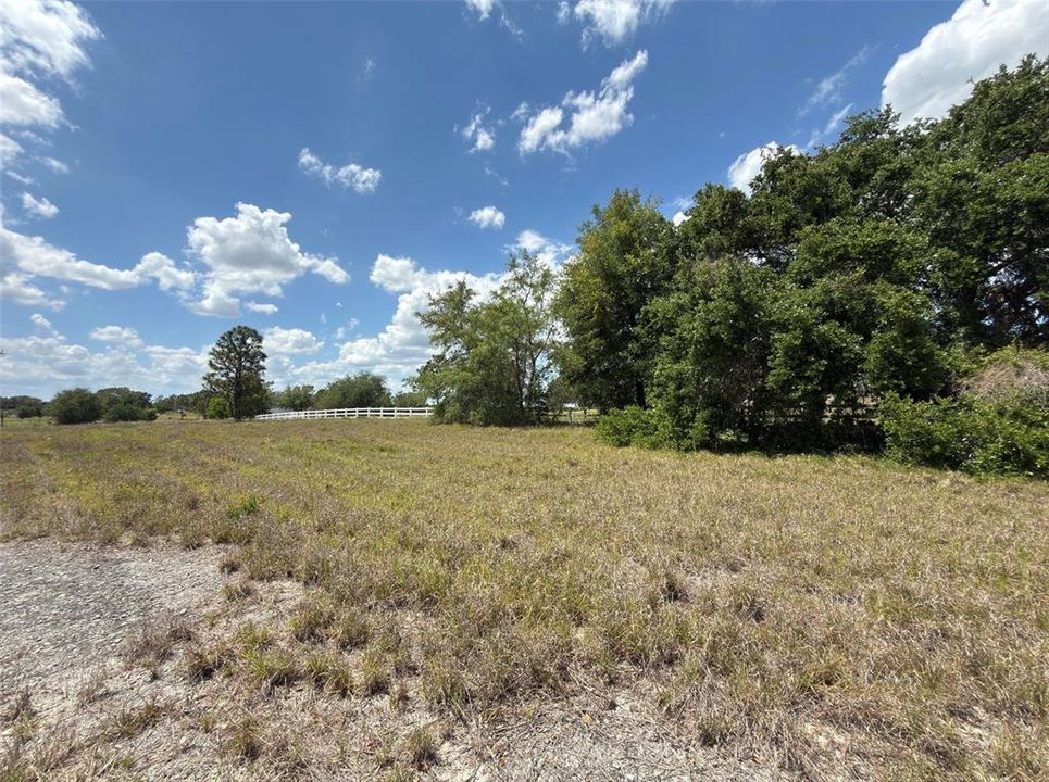 En Venta: $325,000 (5.02 acres)