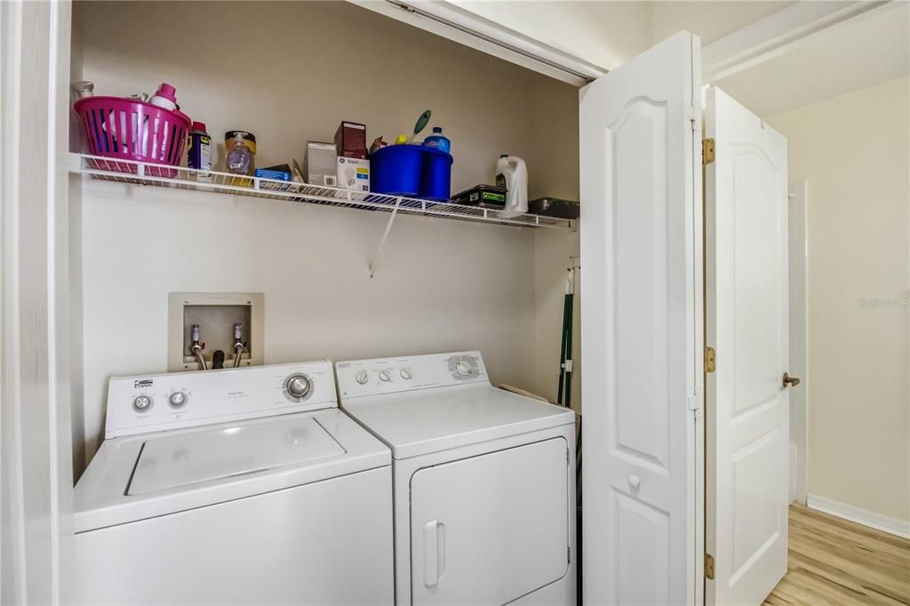 На продажу: $269,500 (2 спален, 2 ванн, 1106 Квадратных фут)