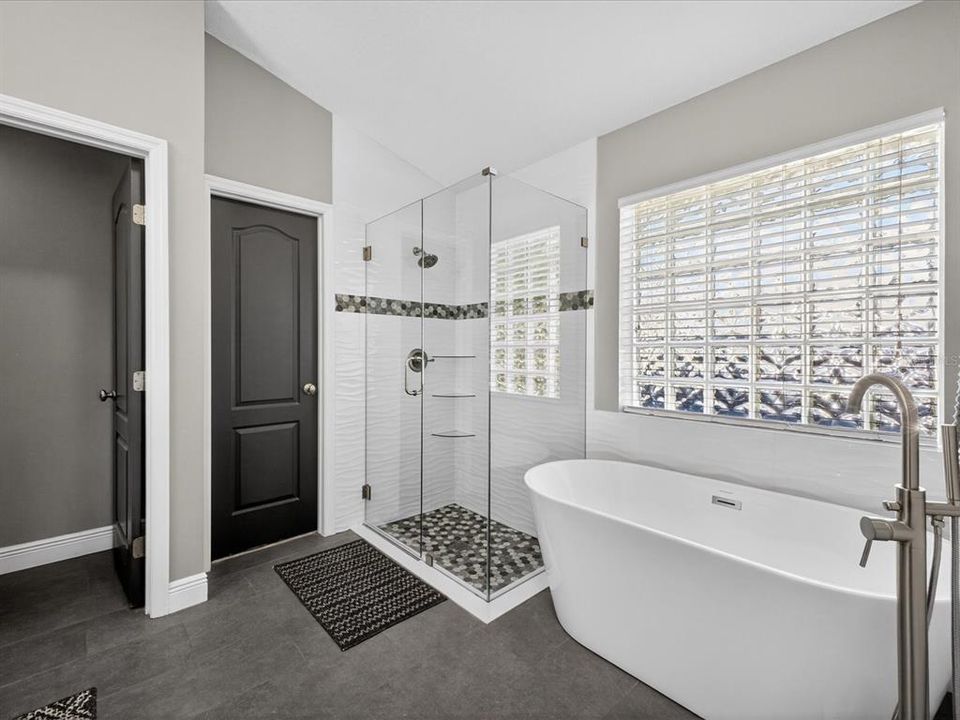 Active With Contract: $515,000 (3 beds, 2 baths, 1995 Square Feet)