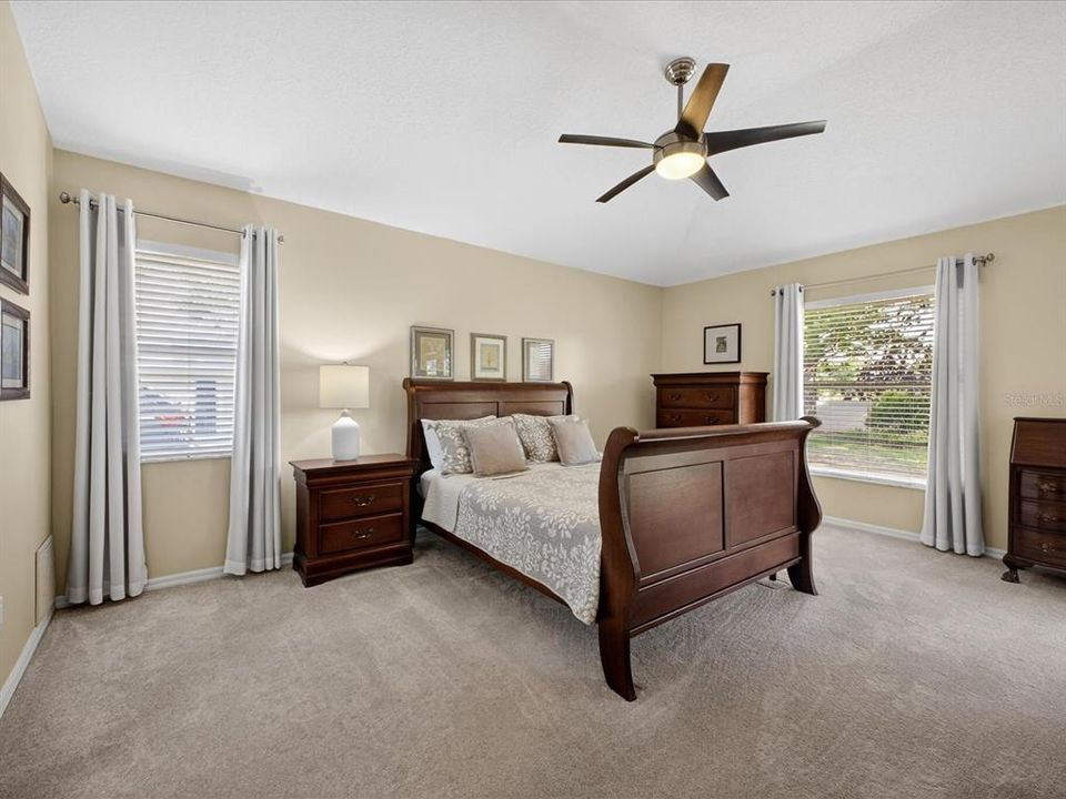 Active With Contract: $515,000 (3 beds, 2 baths, 1995 Square Feet)