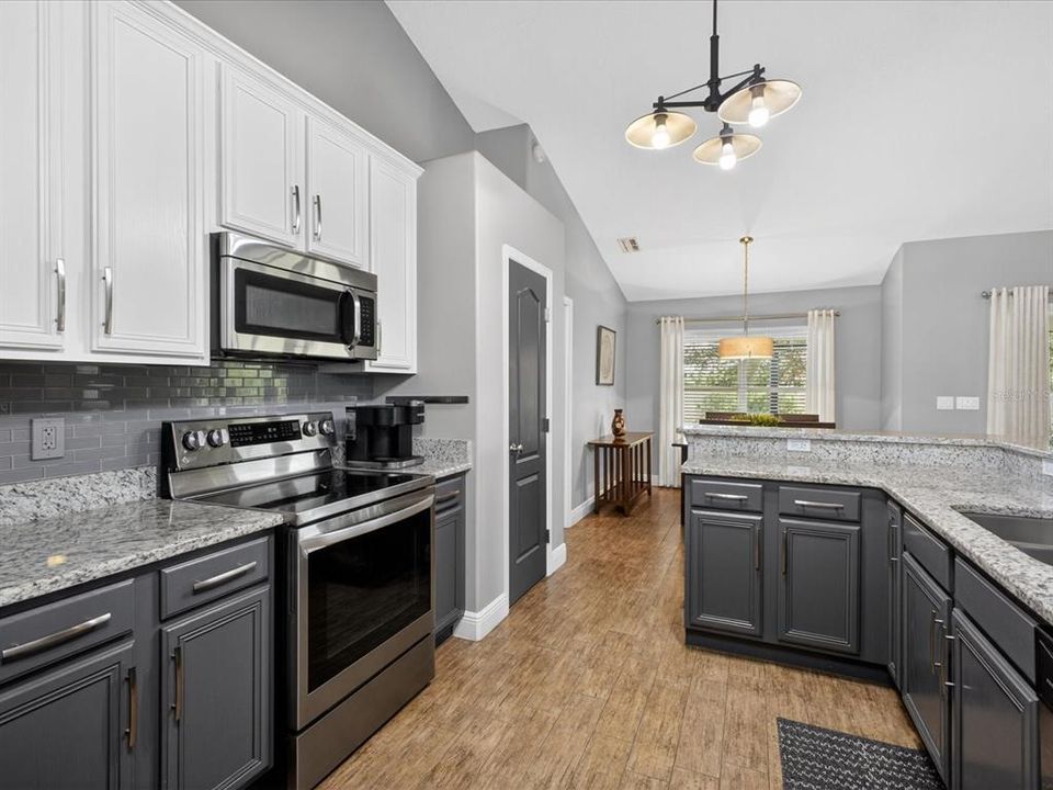 Active With Contract: $515,000 (3 beds, 2 baths, 1995 Square Feet)