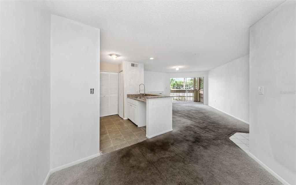 For Sale: $130,000 (1 beds, 1 baths, 685 Square Feet)