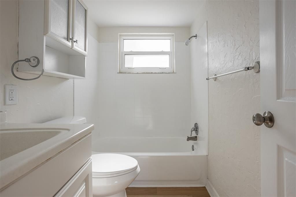Activo con contrato: $289,999 (2 camas, 1 baños, 864 Pies cuadrados)