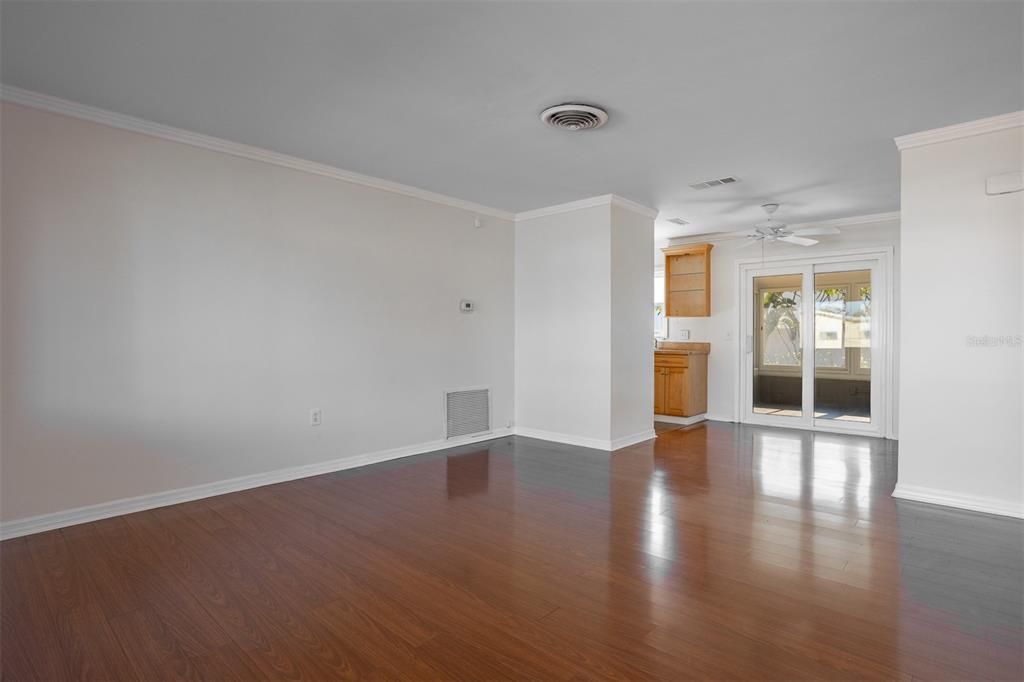 Activo con contrato: $289,999 (2 camas, 1 baños, 864 Pies cuadrados)