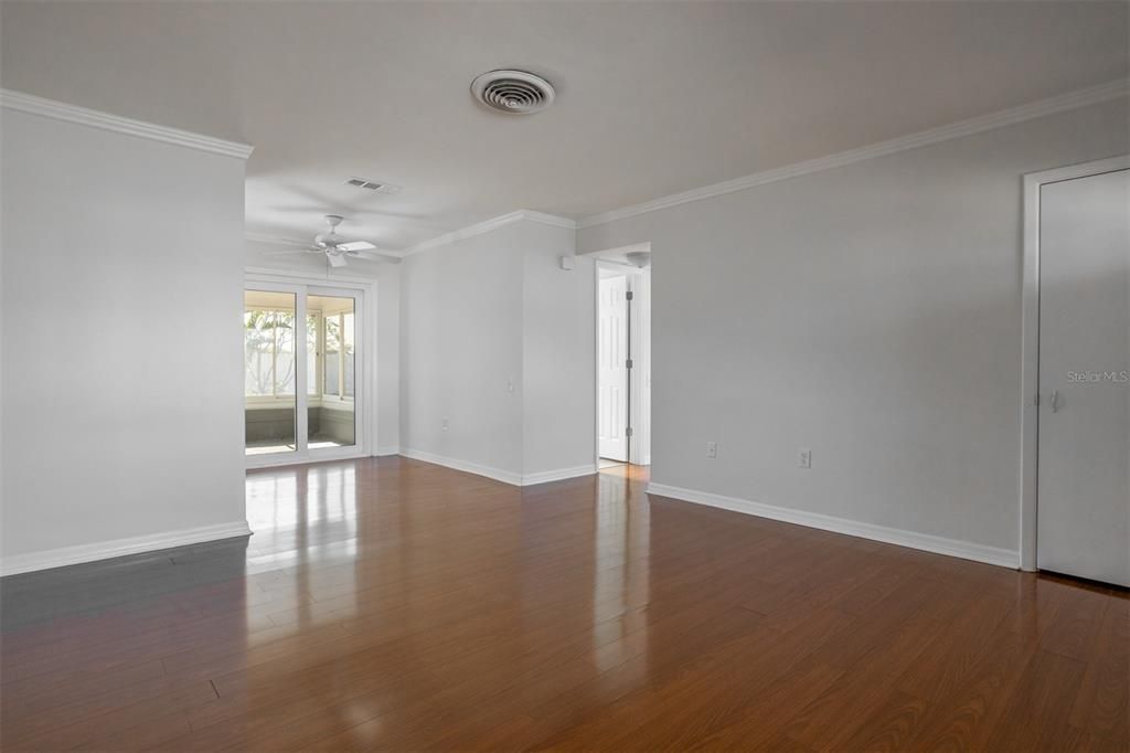 Activo con contrato: $289,999 (2 camas, 1 baños, 864 Pies cuadrados)