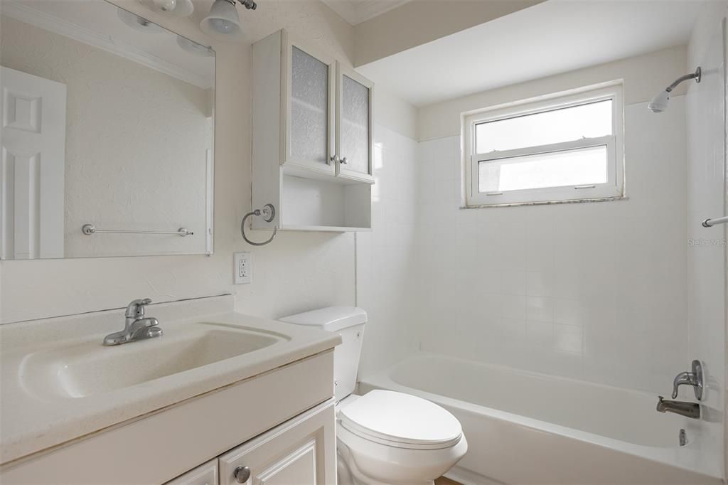 Activo con contrato: $289,999 (2 camas, 1 baños, 864 Pies cuadrados)