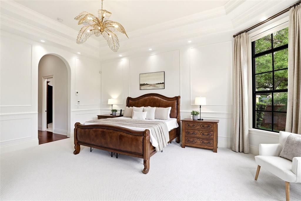 Под контрактом: $1,990,000 (4 спален, 4 ванн, 5962 Квадратных фут)