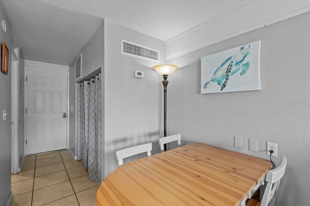 For Sale: $138,900 (1 beds, 1 baths, 480 Square Feet)