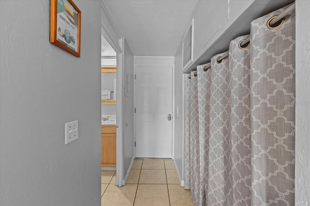 For Sale: $138,900 (1 beds, 1 baths, 480 Square Feet)