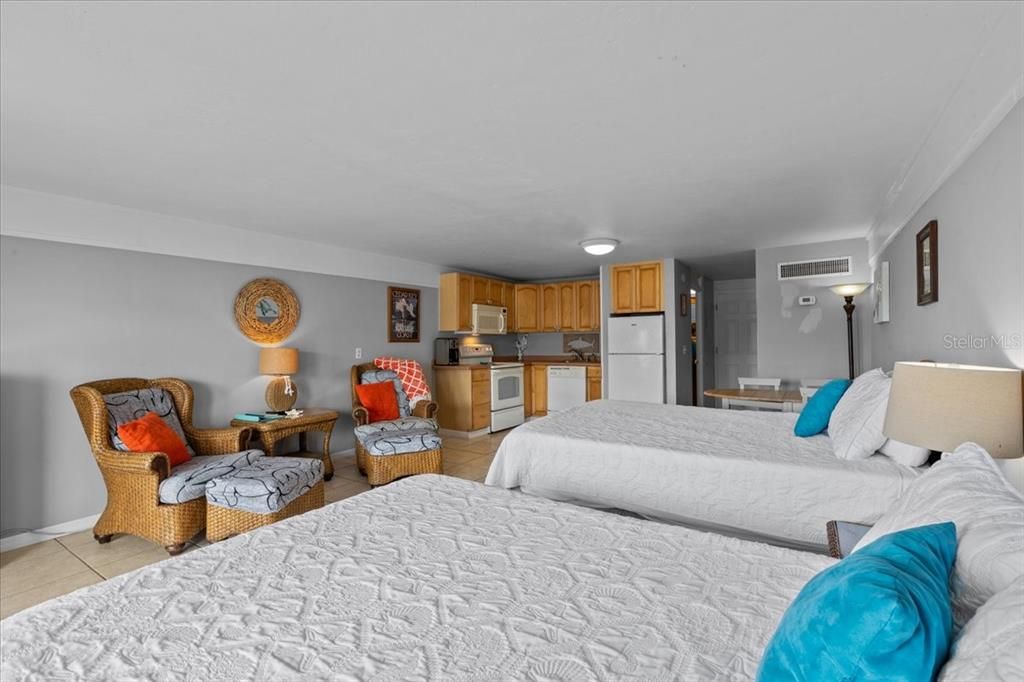 For Sale: $138,900 (1 beds, 1 baths, 480 Square Feet)