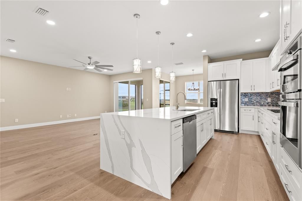 В аренду: $3,900 (6 спален, 4 ванн, 3400 Квадратных фут)