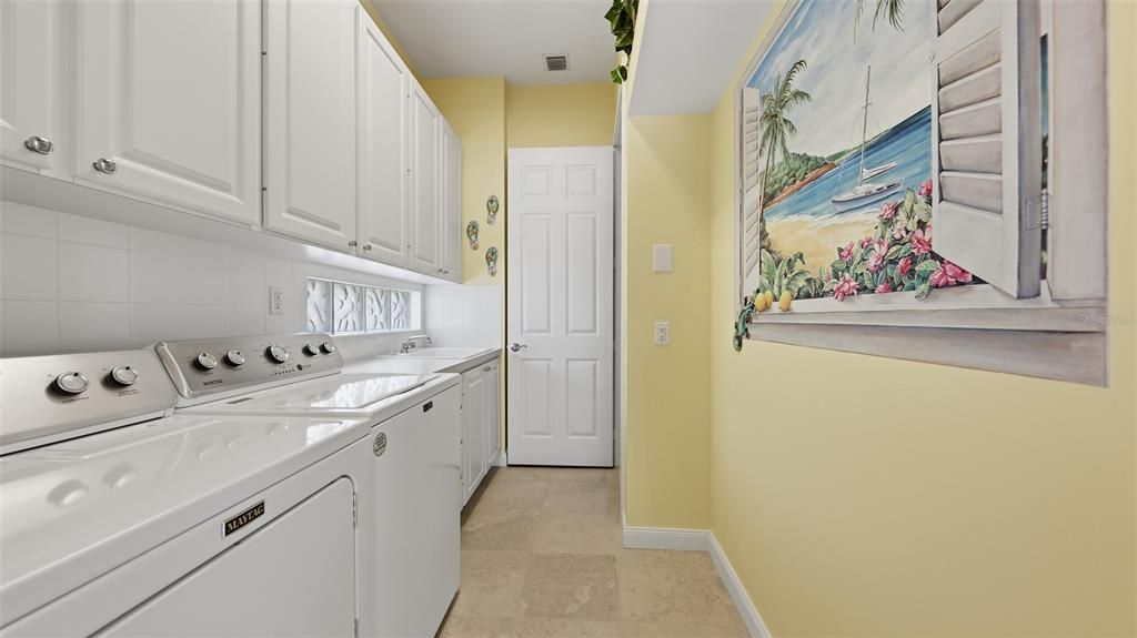 For Sale: $595,500 (3 beds, 3 baths, 2008 Square Feet)