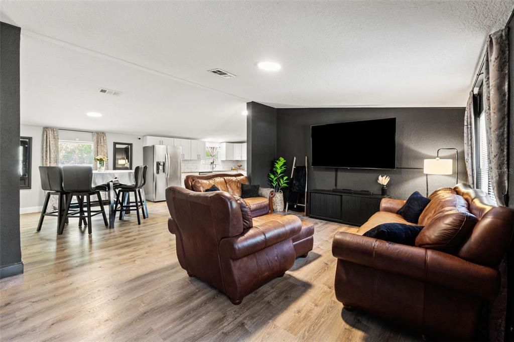 En Venta: $249,900 (4 camas, 2 baños, 1620 Pies cuadrados)