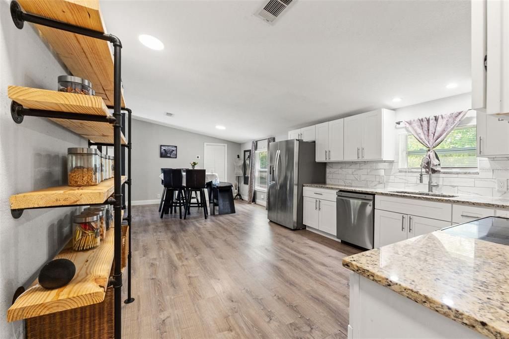 En Venta: $249,900 (4 camas, 2 baños, 1620 Pies cuadrados)