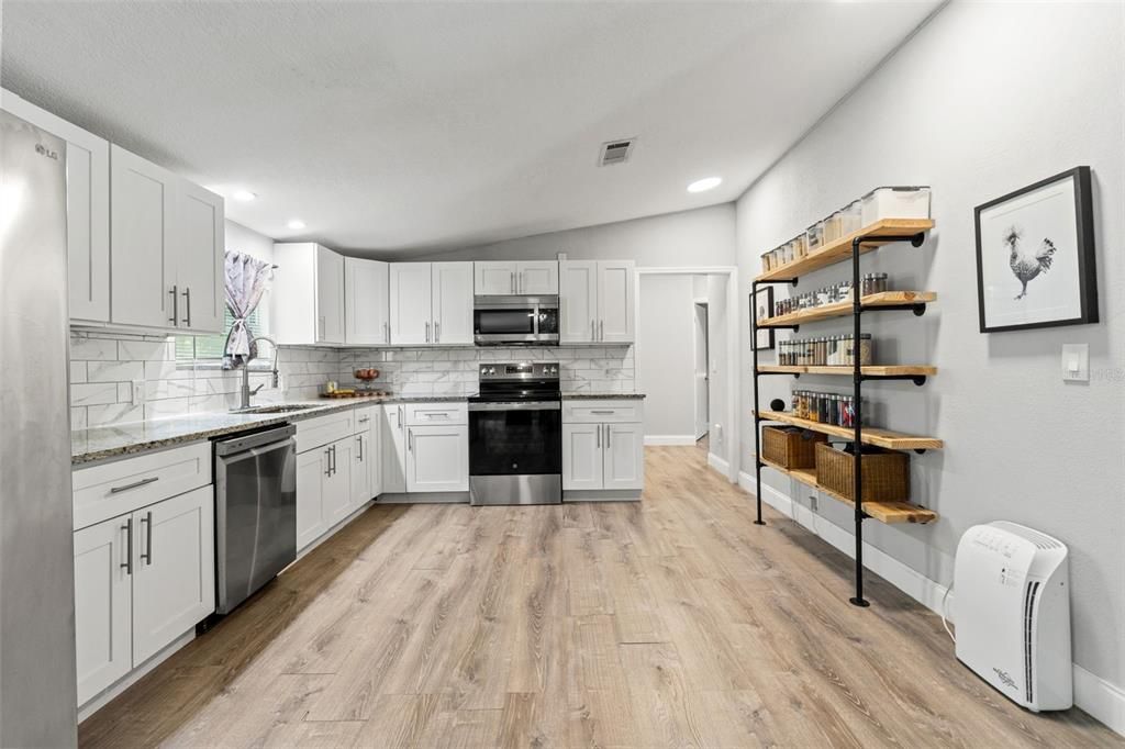 En Venta: $249,900 (4 camas, 2 baños, 1620 Pies cuadrados)