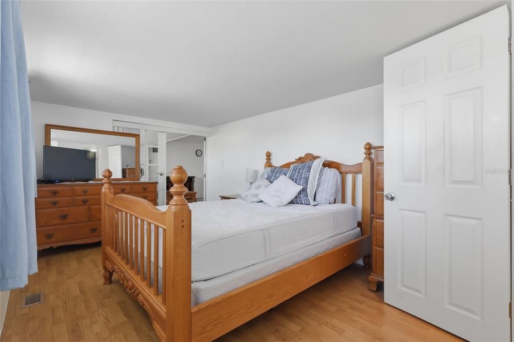 На продажу: $135,000 (2 спален, 2 ванн, 1018 Квадратных фут)