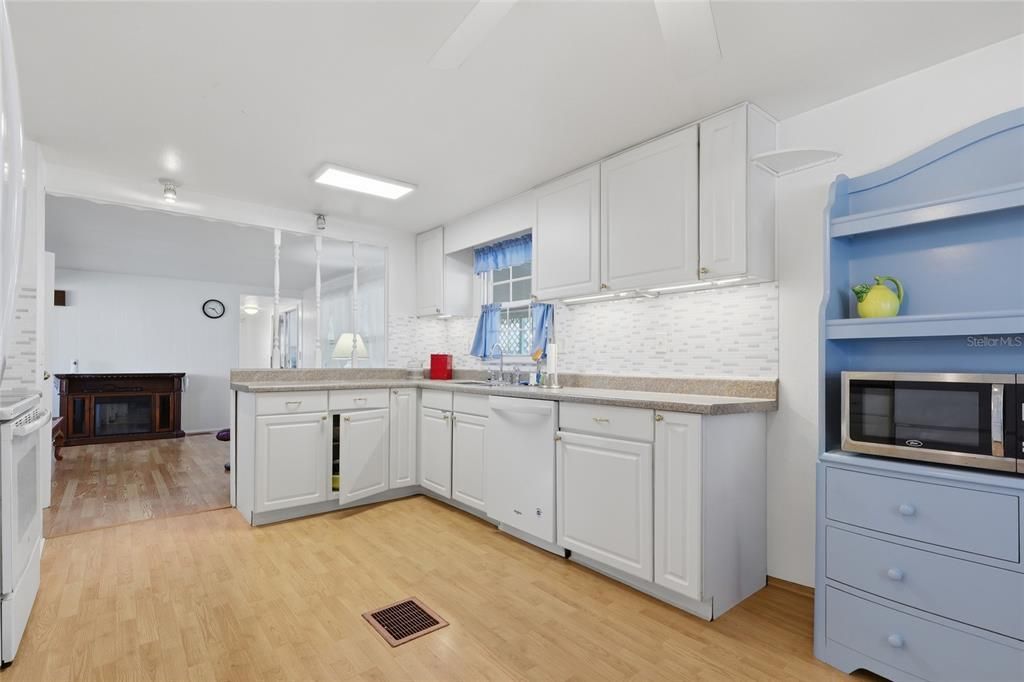 На продажу: $135,000 (2 спален, 2 ванн, 1018 Квадратных фут)