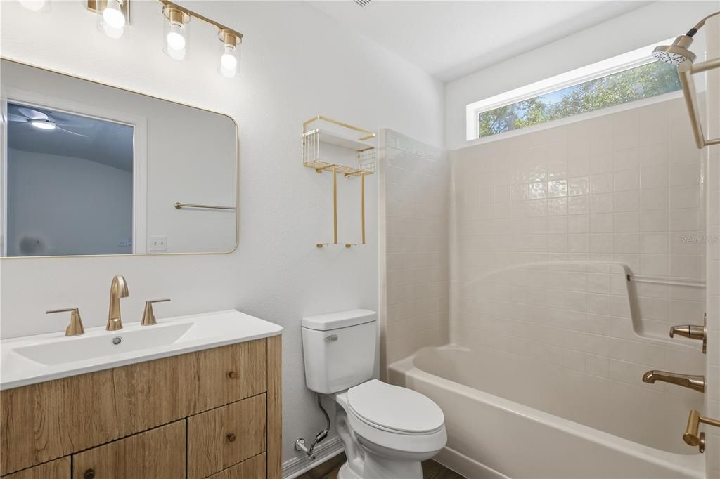 Activo con contrato: $268,990 (3 camas, 2 baños, 1184 Pies cuadrados)