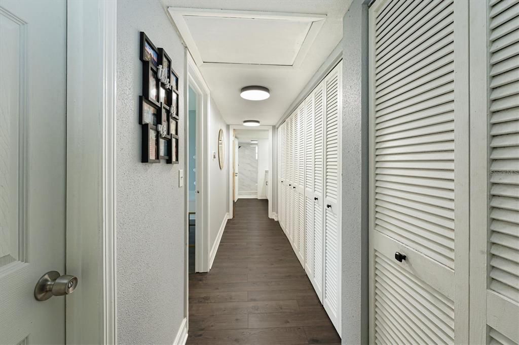 For Sale: $164,000 (2 beds, 2 baths, 940 Square Feet)