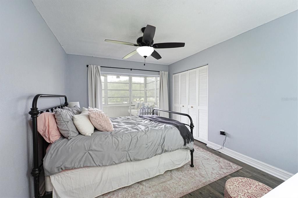 For Sale: $164,000 (2 beds, 2 baths, 940 Square Feet)