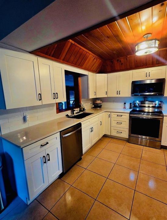 На продажу: $639,900 (4 спален, 2 ванн, 3136 Квадратных фут)