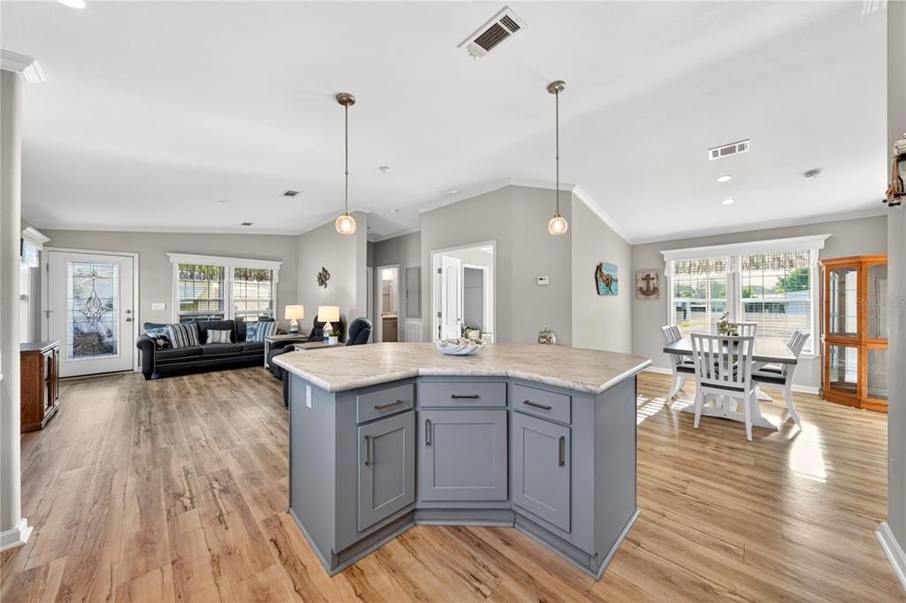 For Sale: $335,000 (3 beds, 2 baths, 1235 Square Feet)