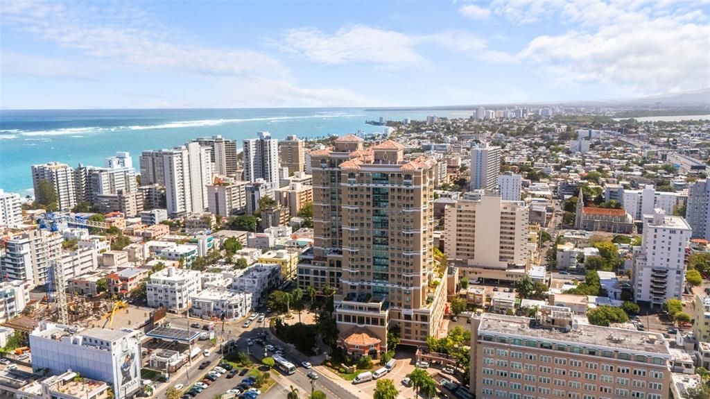 Active With Contract: $695,000 (1 beds, 2 baths, 950 Square Feet)