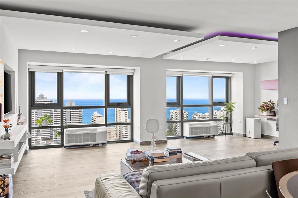 Active With Contract: $695,000 (1 beds, 2 baths, 950 Square Feet)