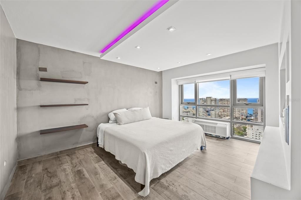 Active With Contract: $695,000 (1 beds, 2 baths, 950 Square Feet)